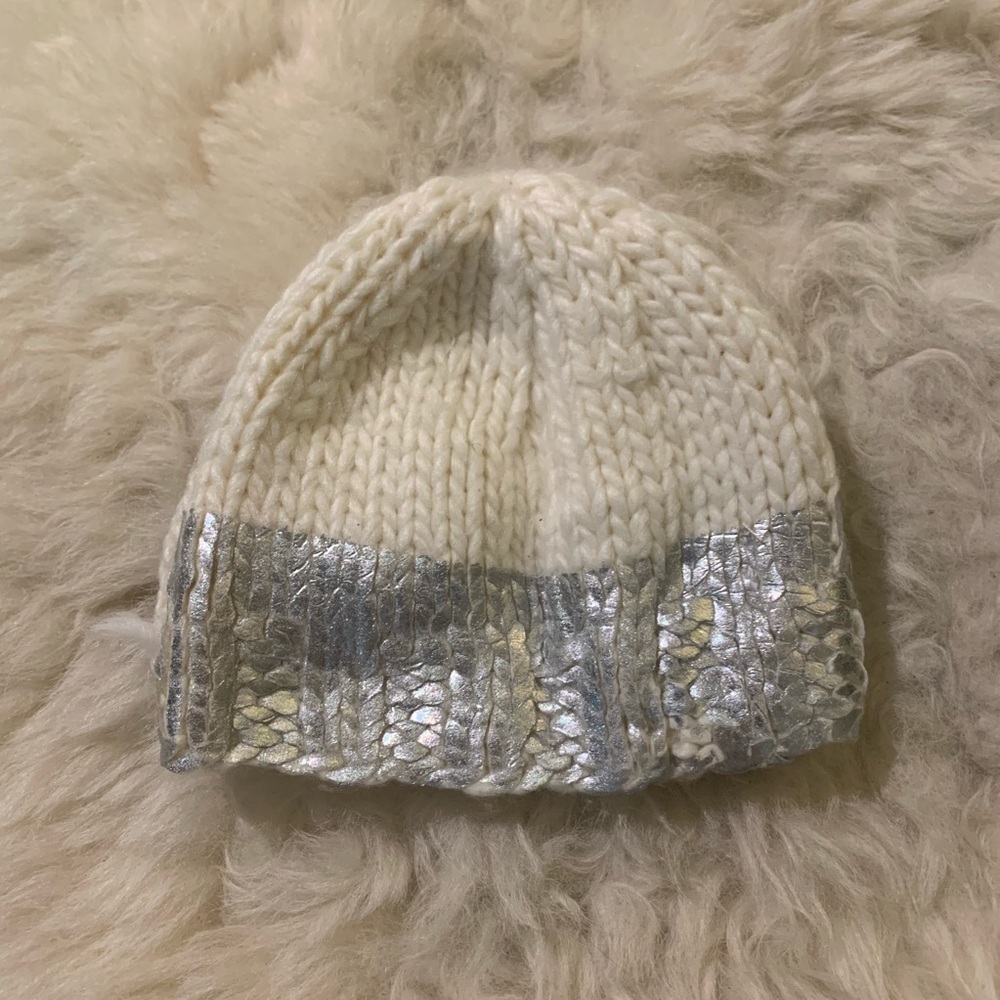 Blueberry Hill Bow Knit Hat - Picture 4 of 6